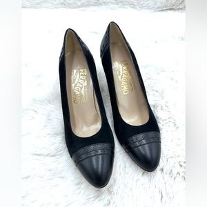 Salvatore Ferragamo Pumps Sz 5 B‎ Black suede Patent Leather Cap Toe NEW